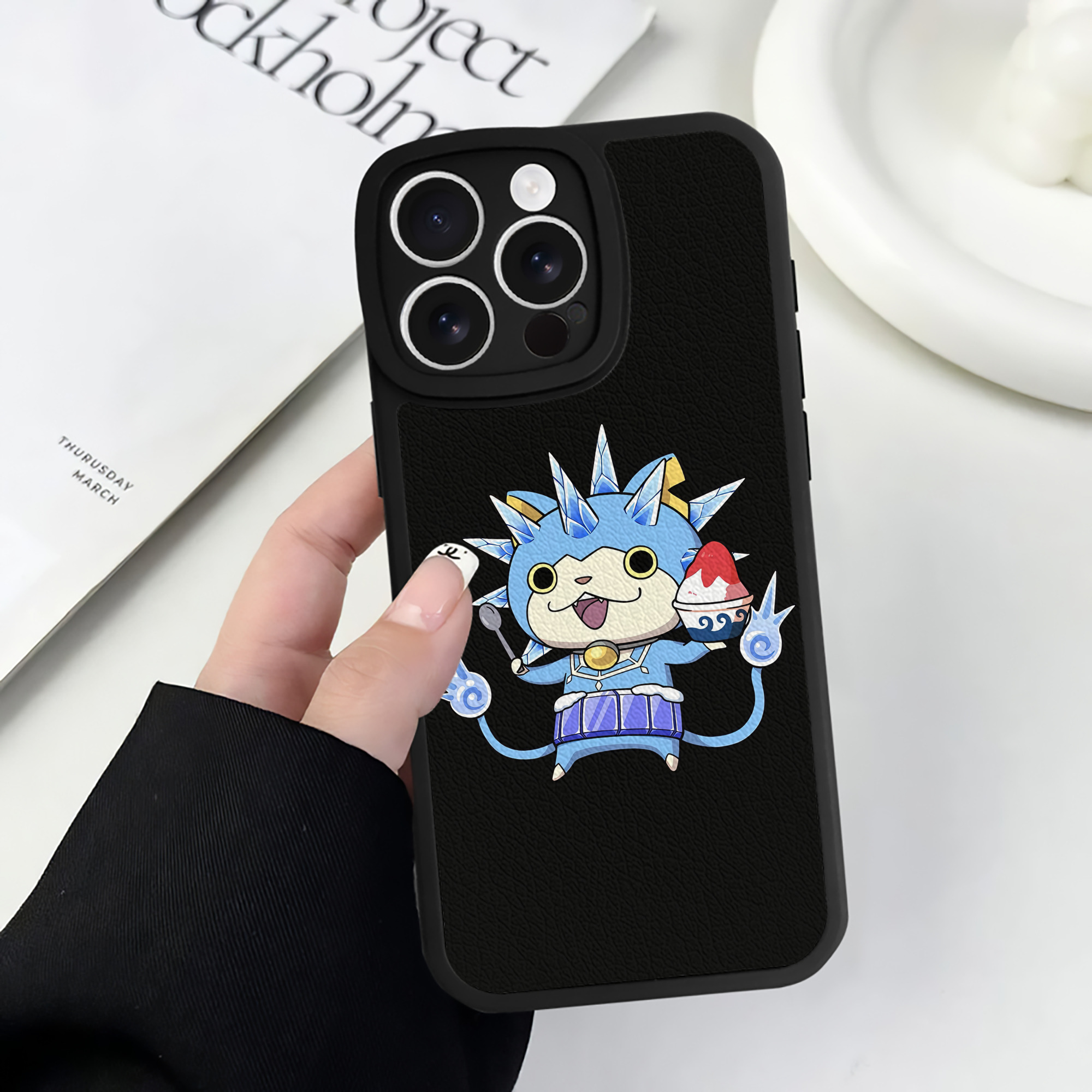（画像用） 妖怪ウォッチ Yo-kai Watch 【iPhone 16シリーズ対応】シリコンスマホケース（レザー調） 材質：シリコン